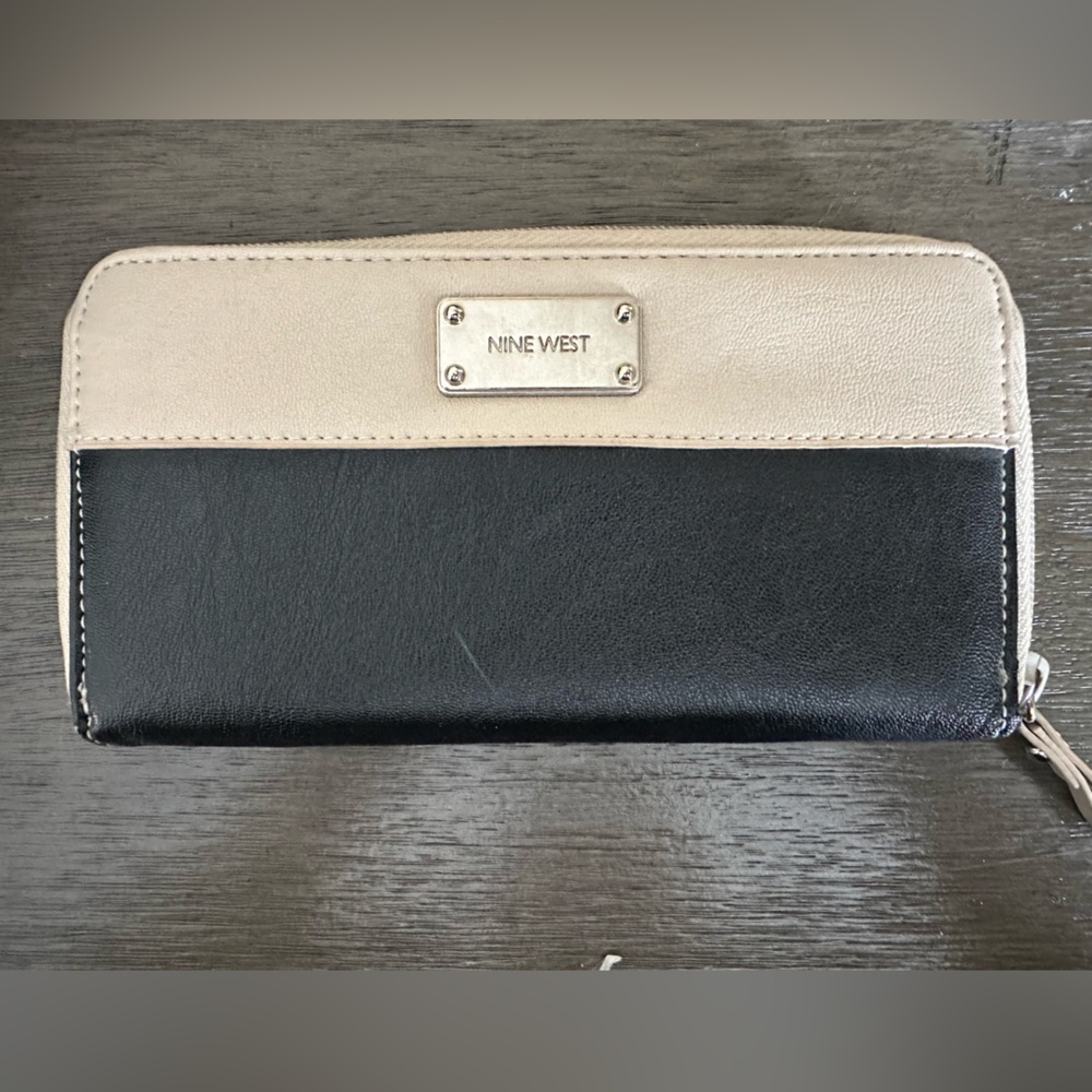 Nine West zip wallet